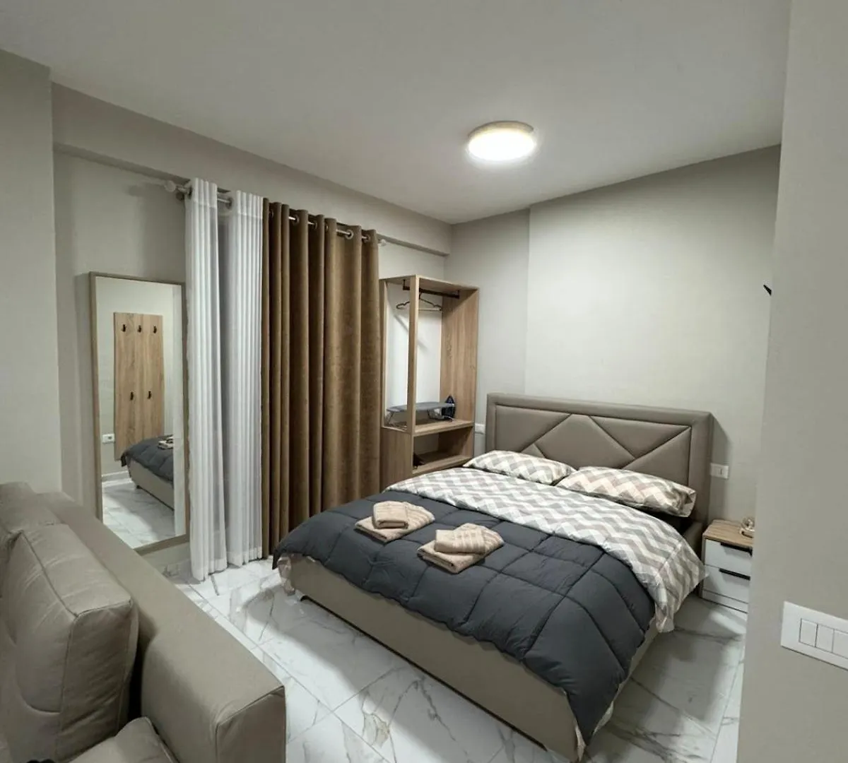 Dennys Apartment At Gardenia Myslym Shyri Tirana Albania